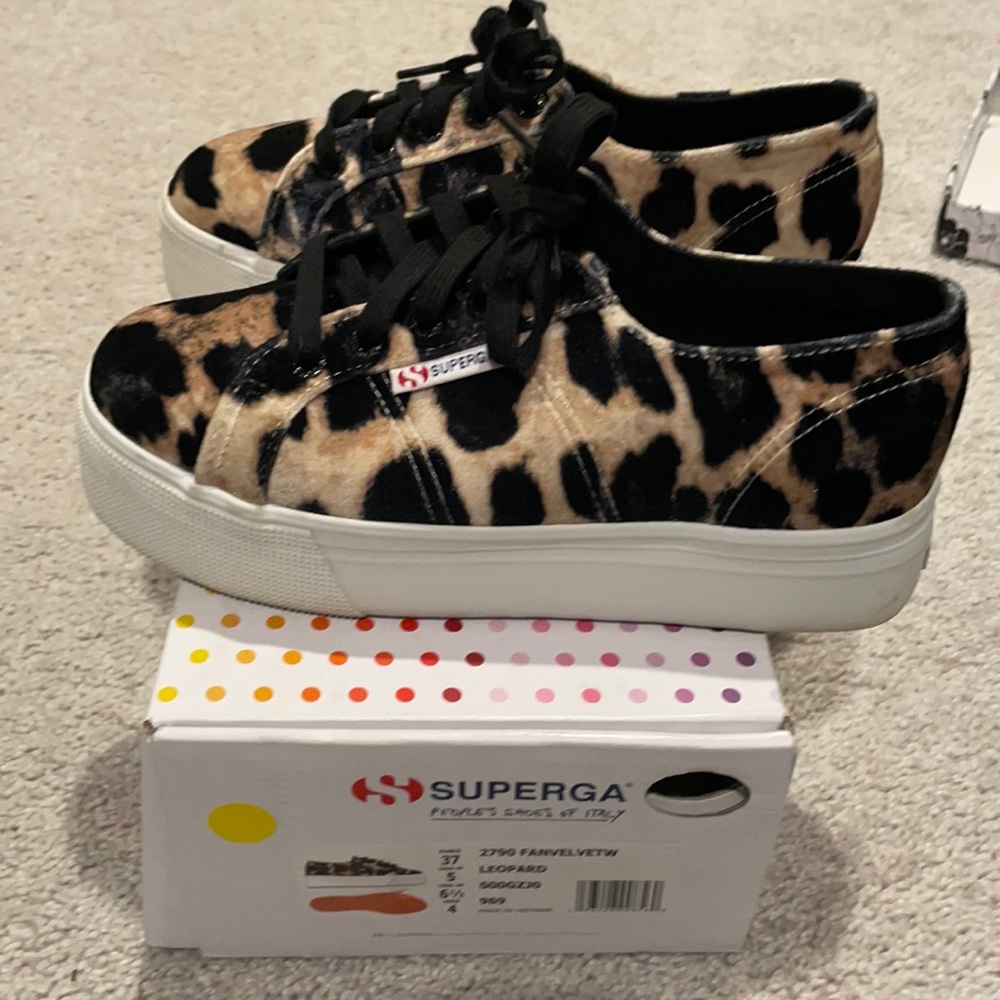 Supergas in velvet Leopard